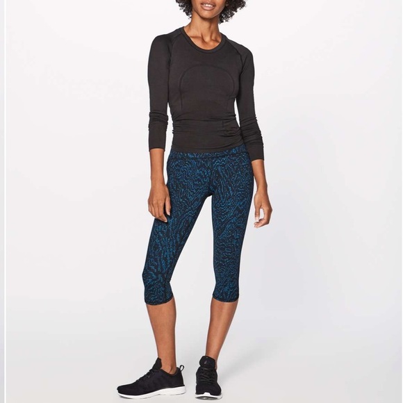Lululemon Train Times Crop (17") Size 2 - Picture 2 of 14